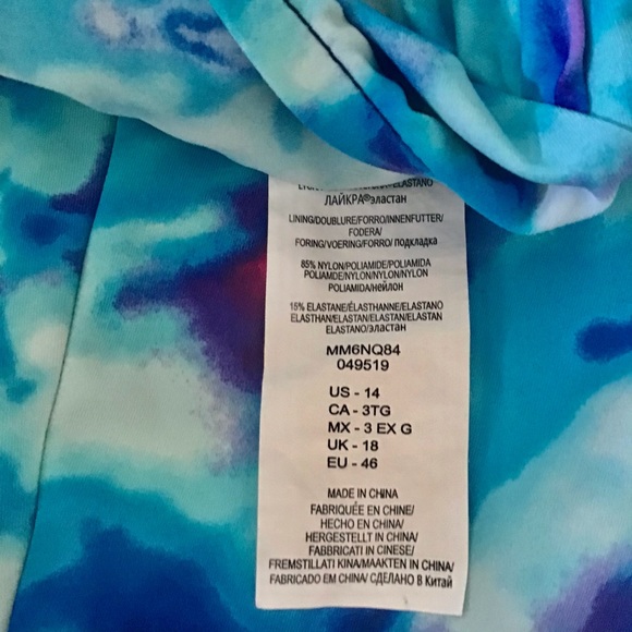 Maxime one piece multi color size 14 ruched in the middle blue, purple wine 🌺🌺 - Picture 8 of 9